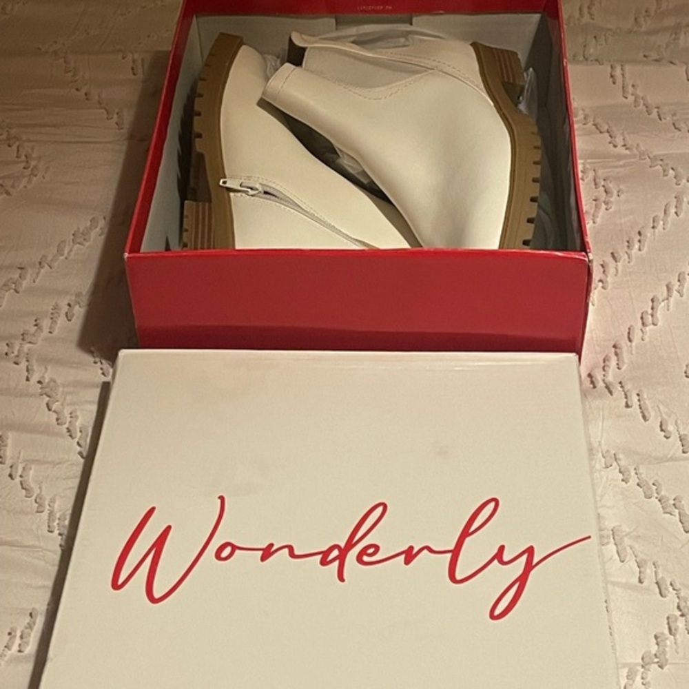 Worn 1x Wonderly Bone Ankle Boots Size 9.5 - Picture 1 of 4